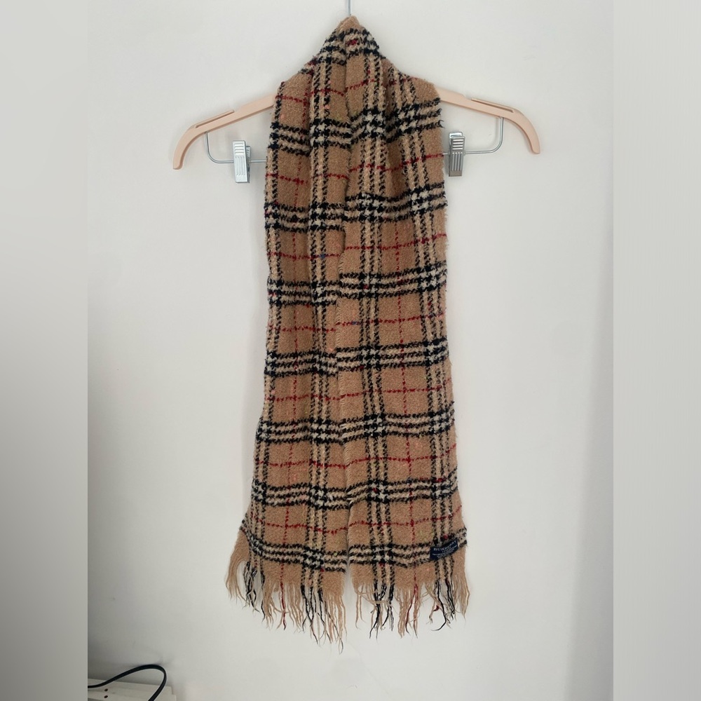 BURBERRY AUTHENTIC SCARF CLASSIC